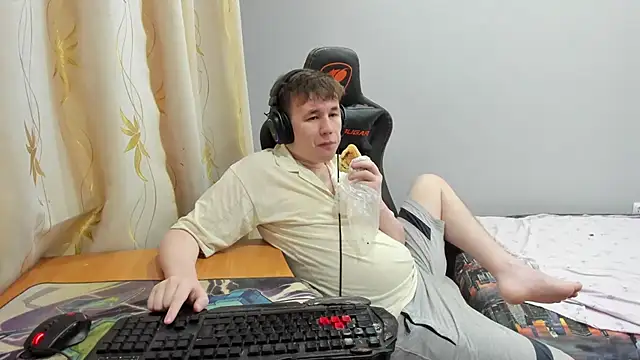 iliaskrislove online show from May 10, 4:42 pm