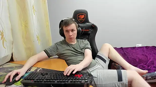 iliaskrislove online show from December 19, 6:32 pm