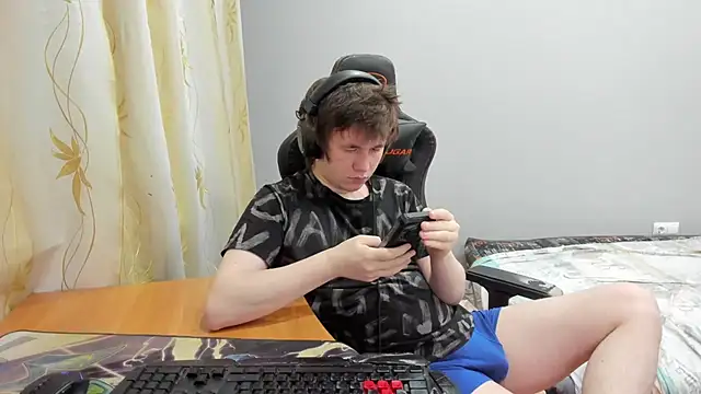 iliaskrislove online show from April 3, 9:54 pm