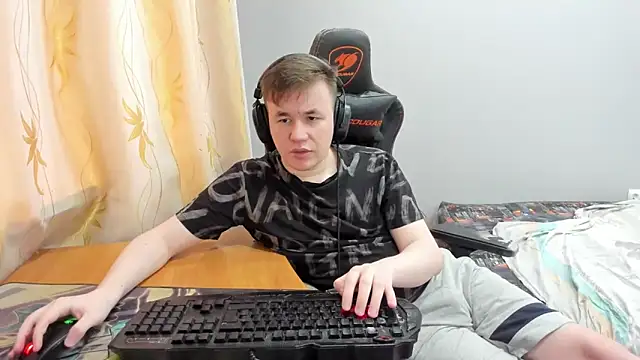 iliaskrislove online show from April 28, 2:32 pm