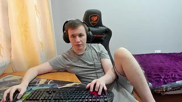 iliaskrislove online show from December 14, 8:09 am