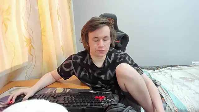 iliaskrislove online show from April 14, 2:33 pm