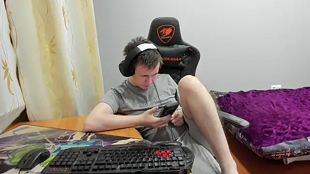 iliaskrislove online show from December 15, 2:01 pm