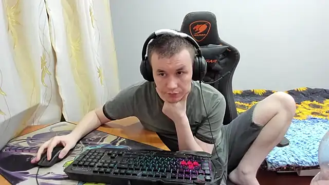 iliaskrislove online show from October 20, 6:19 pm