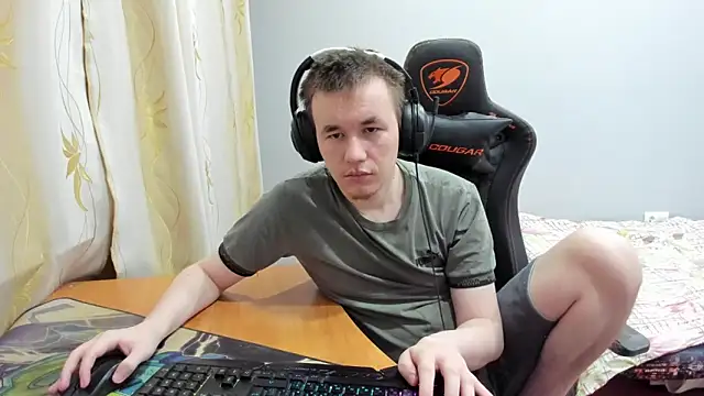 iliaskrislove online show from November 13, 9:51 pm