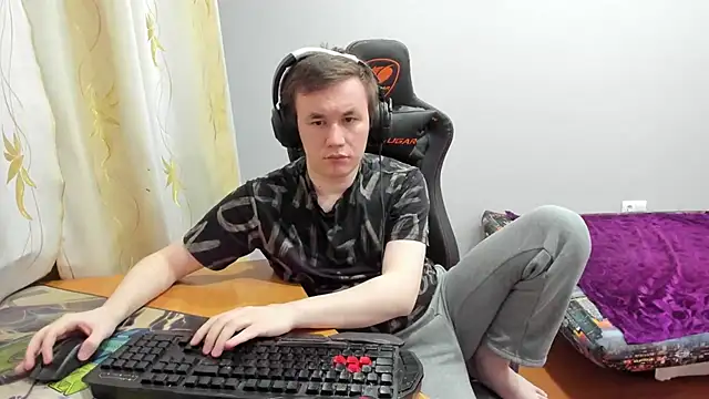 iliaskrislove online show from December 22, 10:43 pm