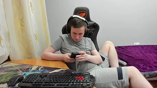 iliaskrislove online show from December 16, 3:27 pm