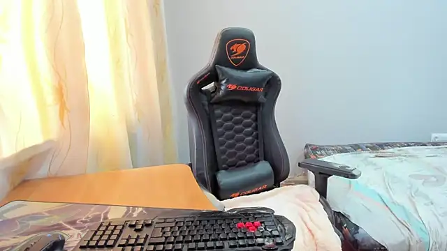 iliaskrislove online show from April 8, 5:42 am