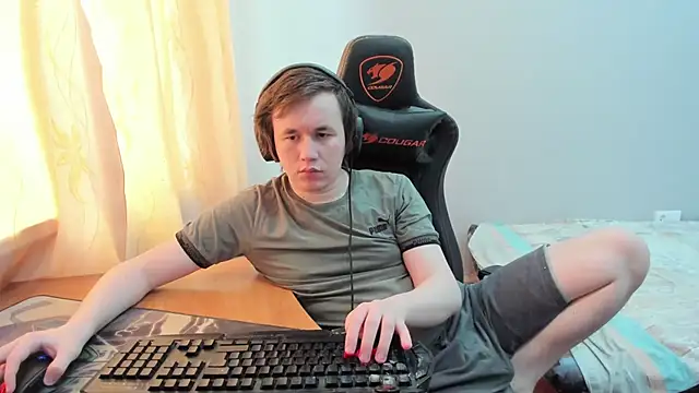 iliaskrislove online show from March 26, 8:01 am