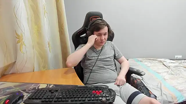 iliaskrislove online show from March 27, 8:32 pm