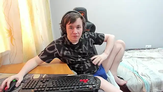 iliaskrislove online show from April 2, 3:02 am