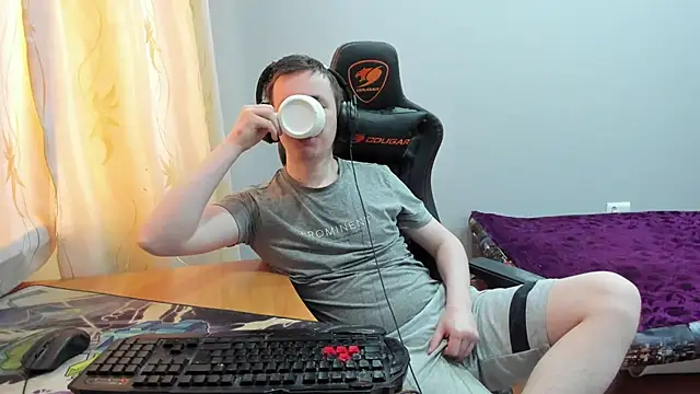 iliaskrislove online show from December 18, 7:46 am