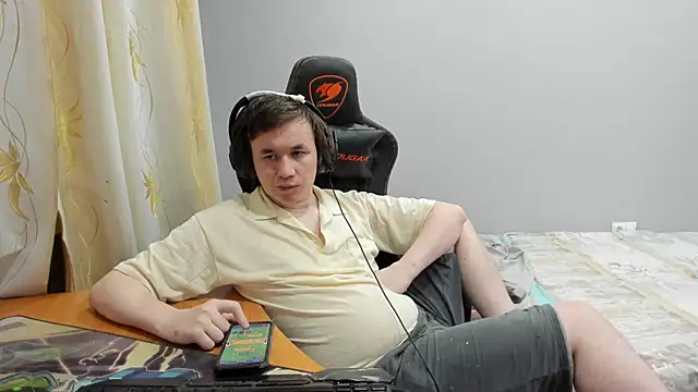 iliaskrislove online show from February 27, 6:08 pm