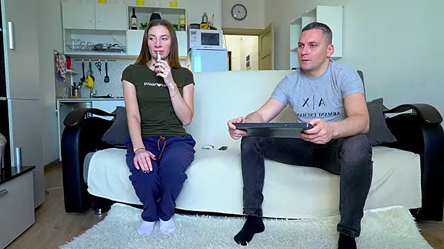 littlesweettifany online show from November 15, 12:09 pm