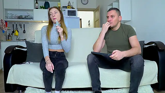 littlesweettifany online show from December 4, 11:20 am