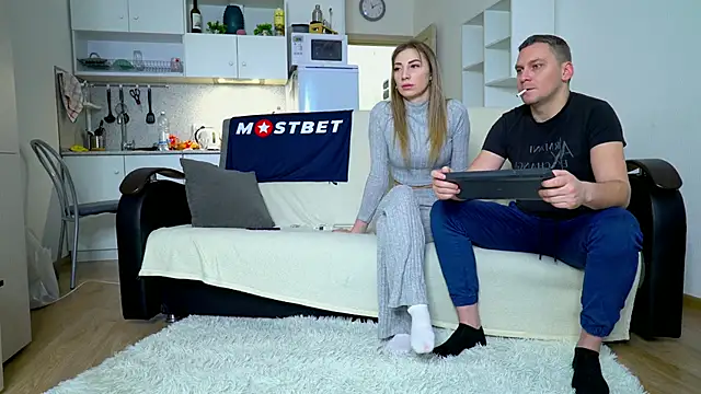 Snapshot of littlesweettifany chatting on January 9, 9:58 am littlesweettifany online show from January 9, 9:58 am