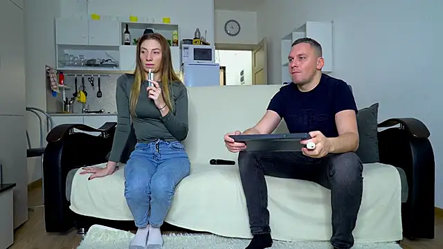 littlesweettifany online show from November 13, 12:09 pm