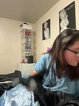 Snapshot of FreakNastyLacie chatting on May 27, 9:27 am FreakNastyLacie online show from May 27, 9:27 am