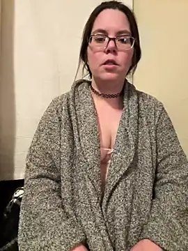 Snapshot of FreakNastyLacie chatting on March 10, 12:28 am FreakNastyLacie online show from March 10, 12:28 am