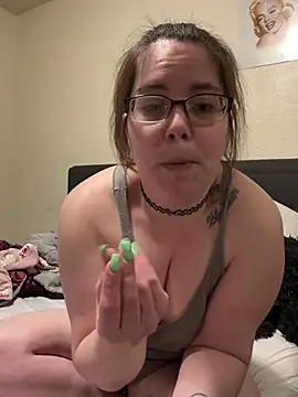Snapshot of FreakNastyLacie chatting on March 4, 1:23 am FreakNastyLacie online show from March 4, 1:23 am