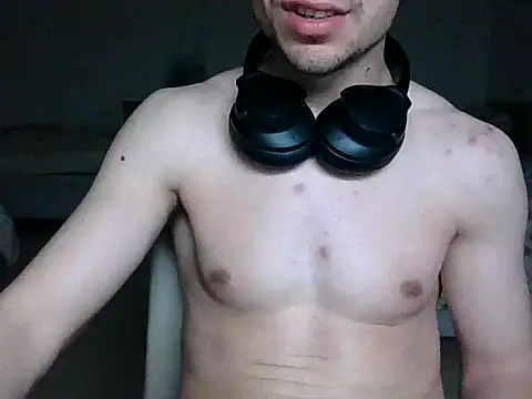 Snapshot of Fuckbyboy chatting on February 15, 9:17 pm Fuckbyboy online show from February 15, 9:17 pm