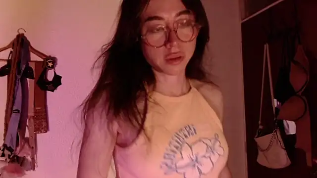 emily pearl  online show from December 1, 11:38 pm