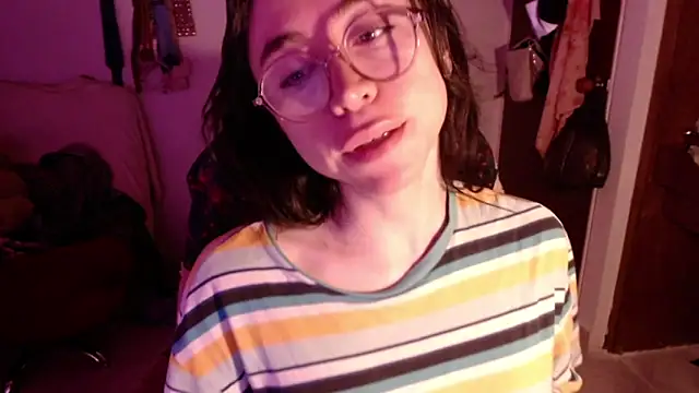 emily pearl  online show from November 10, 7:35 am