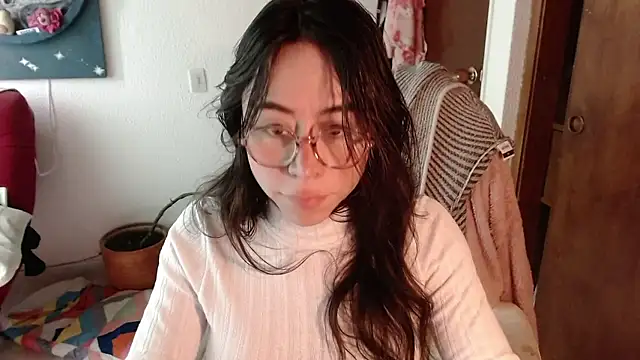 emily pearl  online show from January 10, 12:44 pm