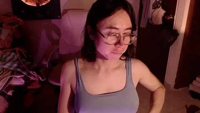 emily pearl  online show from December 19, 11:29 pm