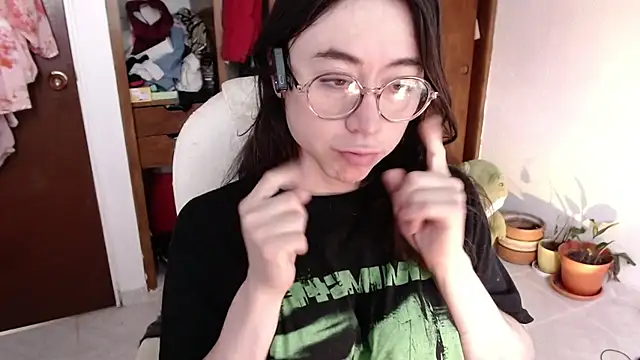 emily pearl  online show from October 11, 1:34 pm