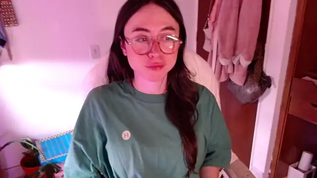 emily pearl  online show from December 2, 10:00 pm