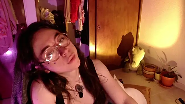 emily pearl  online show from October 16, 7:49 am