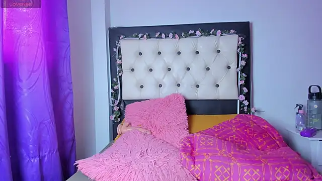 Snapshot of Veeronica_Smith chatting on February 17, 1:11 pm Veeronica Smith online show from February 17, 1:11 pm