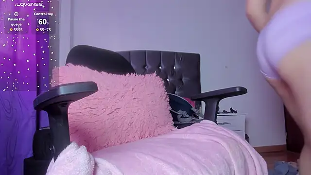 Snapshot of Veeronica_Smith chatting on September 24, 2:23 pm Veeronica Smith online show from September 24, 2:23 pm