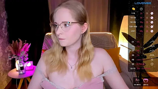 Snapshot of Aemilia_ chatting on February 22, 6:16 am Aemilia online show from February 22, 6:16 am