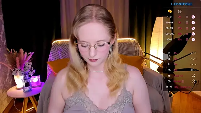 Snapshot of Aemilia_ chatting on January 13, 2:26 am Aemilia online show from January 13, 2:26 am