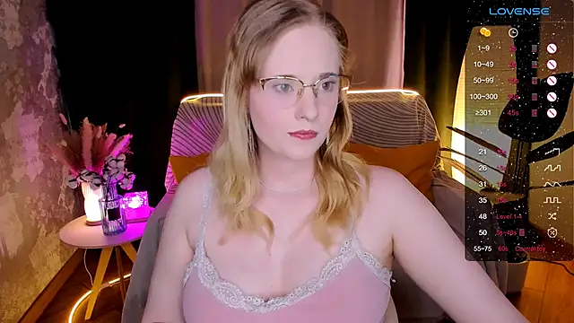 Snapshot of Aemilia_ chatting on February 1, 8:23 am Aemilia online show from February 1, 8:23 am