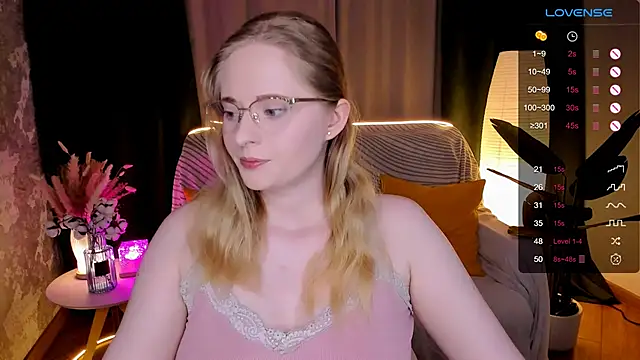 Snapshot of Aemilia_ chatting on February 10, 9:08 am Aemilia online show from February 10, 9:08 am