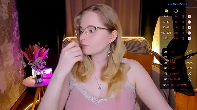 Snapshot of Aemilia_ chatting on February 26, 7:41 am Aemilia online show from February 26, 7:41 am