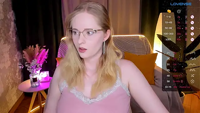 Snapshot of Aemilia_ chatting on February 15, 2:23 am Aemilia online show from February 15, 2:23 am