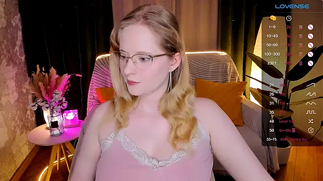 Snapshot of Aemilia_ chatting on January 12, 2:18 am Aemilia online show from January 12, 2:18 am