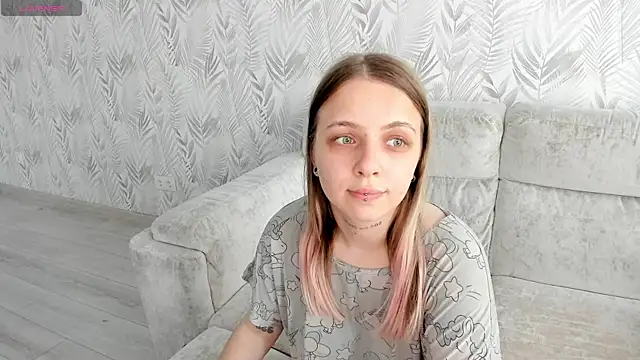 Snapshot of Alice_Halle chatting on June 12, 12:14 pm Alice Halle online show from June 12, 12:14 pm
