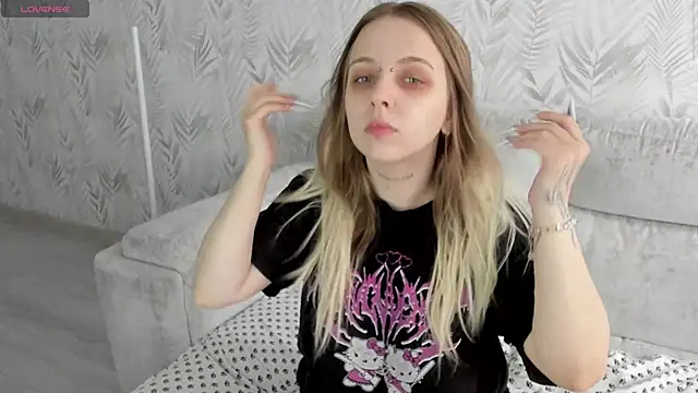 Alice Halle online show from April 15, 10:10 am