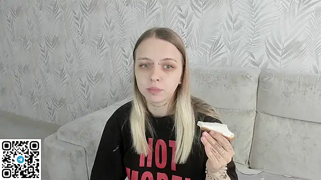 Alice Halle online show from May 31, 7:47 am
