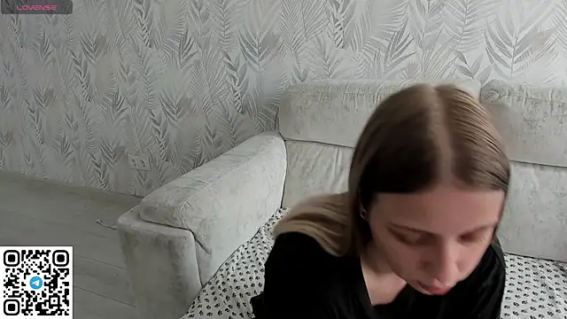 Snapshot of Alice_Halle chatting on July 13, 8:02 am Alice Halle online show from July 13, 8:02 am