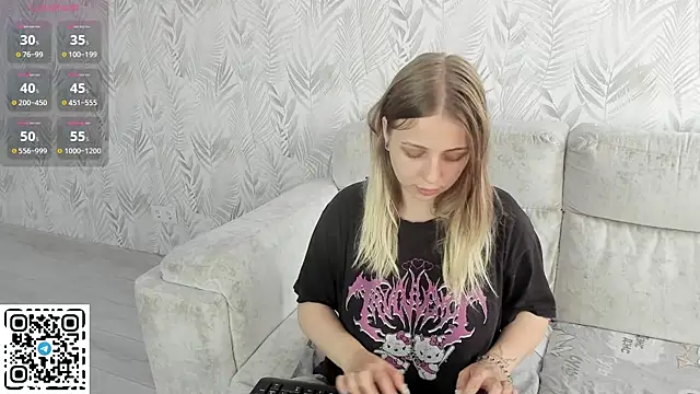 Snapshot of Alice_Halle chatting on July 15, 1:18 pm Alice Halle online show from July 15, 1:18 pm