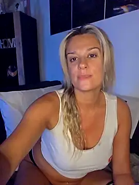 Snapshot of SpicyVicky chatting on September 30, 5:35 am SpicyVicky online show from September 30, 5:35 am