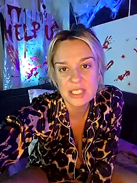 Snapshot of SpicyVicky chatting on October 19, 5:10 am SpicyVicky online show from October 19, 5:10 am