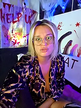 Snapshot of SpicyVicky chatting on October 17, 5:00 am SpicyVicky online show from October 17, 5:00 am