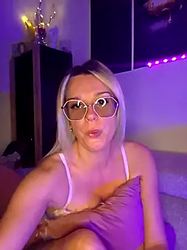 SpicyVicky online show from March 13, 5:45 am